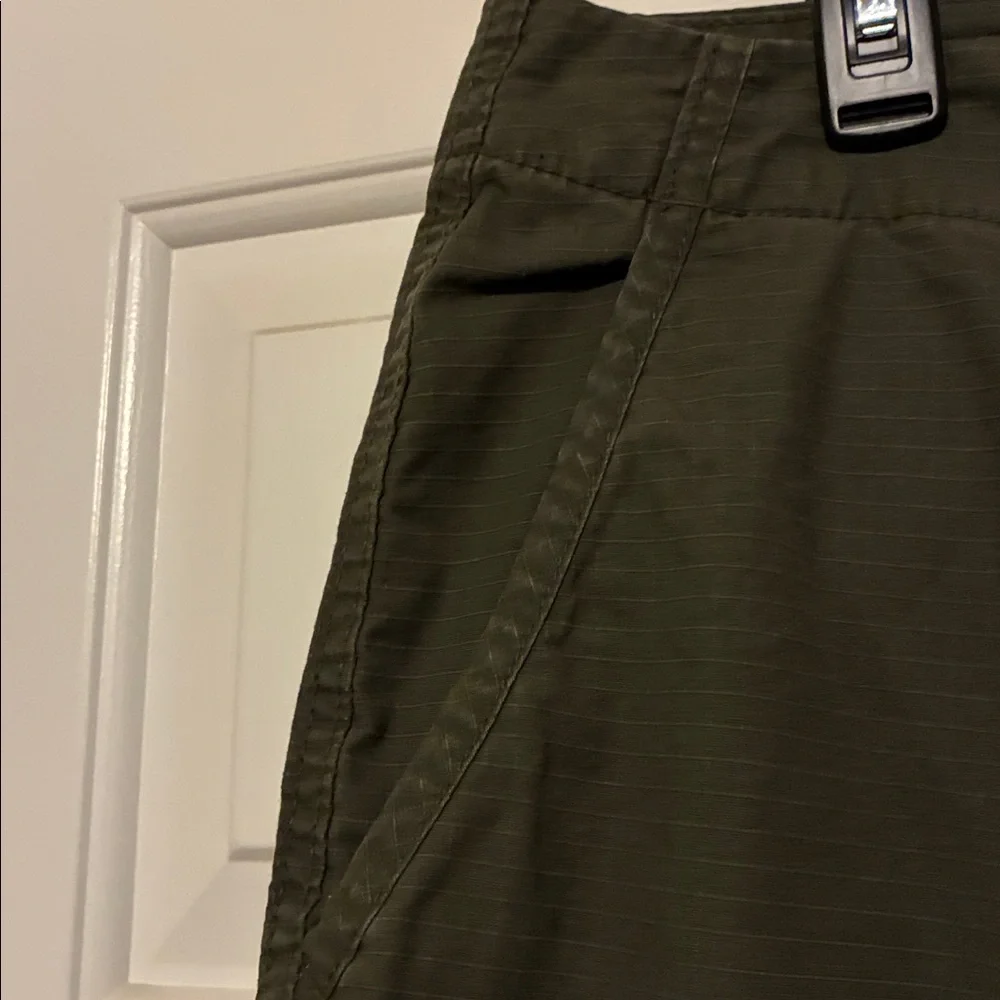 🆕 New Listing! Old Navy Dark Green Cargo Shorts